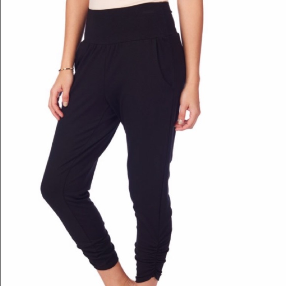 A Line Hawaii Ruched Pant - Picture 2 of 7